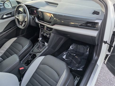 Used 2022 Volkswagen Taos SEL w/ Panoramic Sunroof Package image 33