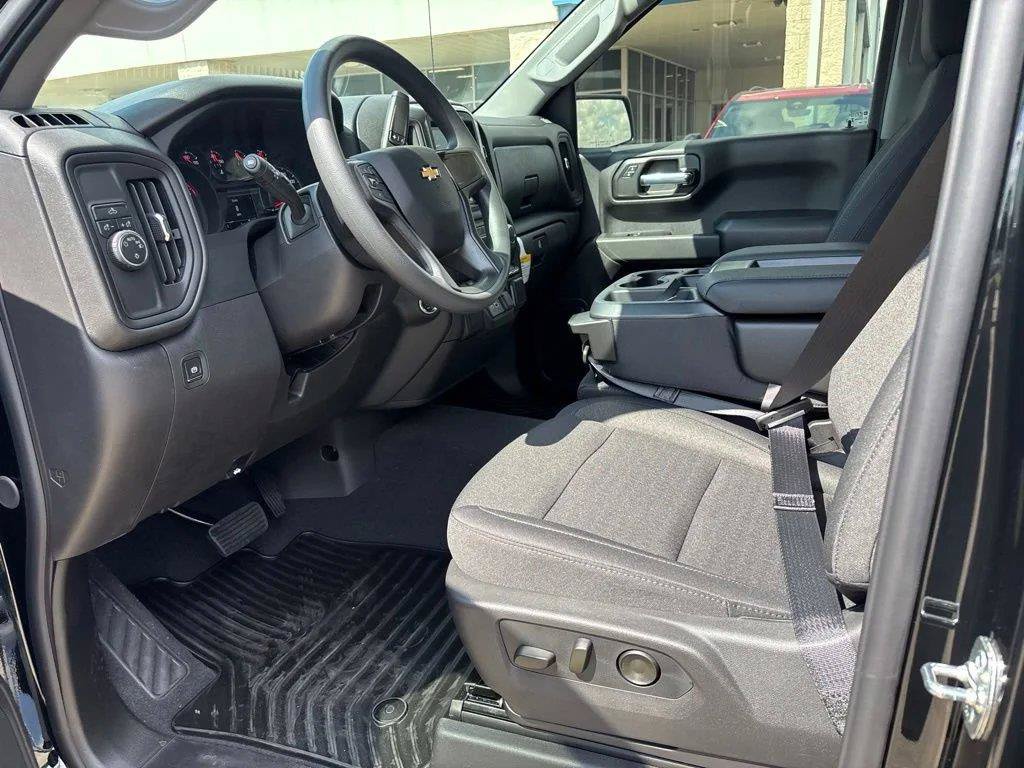 New 2026 Chevrolet Silverado 1500 Custom RWD image 31