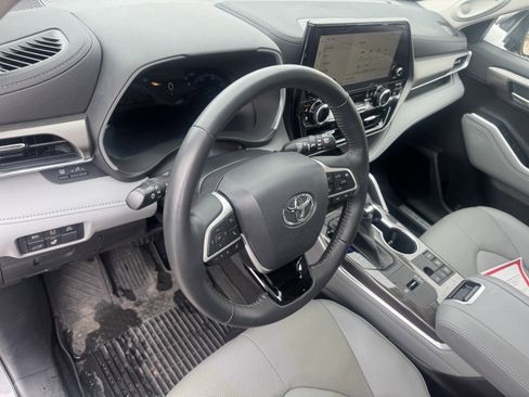 Used 2023 Toyota Highlander Limited w/ Protection Package #3 (TMS) AWD/4WD image 13