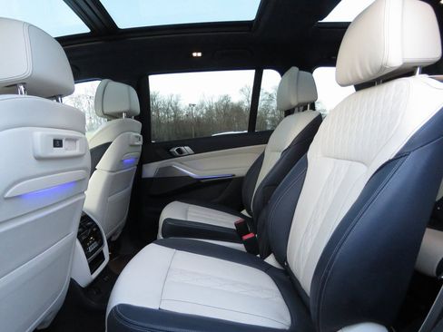 Used 2019 BMW X7 xDrive50i w/ Executive Package image 22