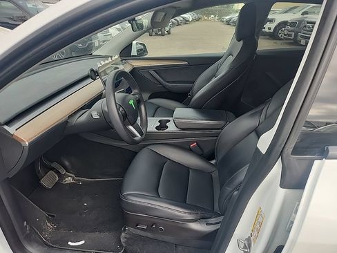 Used 2022 Tesla Model Y Long Range AWD/4WD image 19