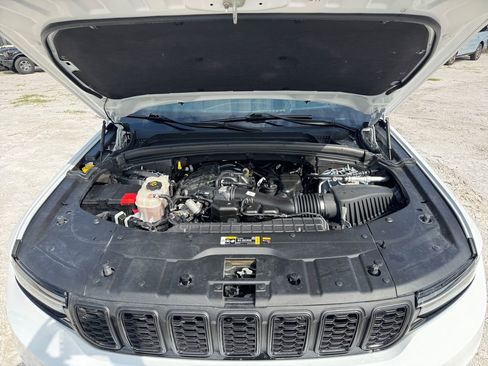 Used 2024 Jeep Grand Cherokee L Altitude image 28