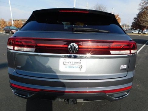 Used 2025 Volkswagen Atlas Cross Sport SE image 4
