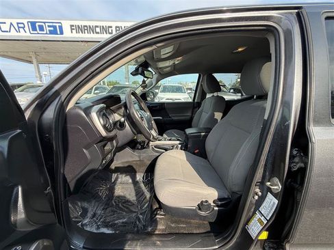 Used 2018 Toyota Tacoma SR5 AWD/4WD image 18