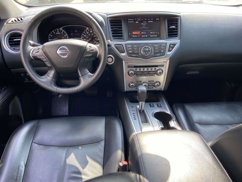 Used 2018 Nissan Pathfinder SL image 9