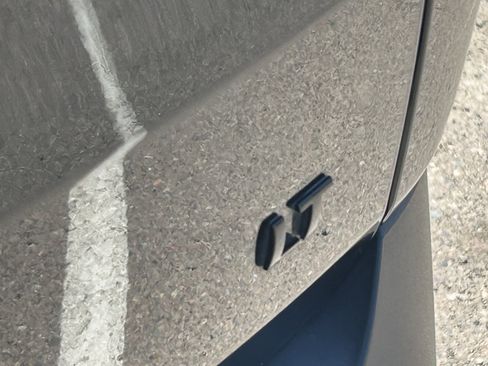 Used 2023 Chevrolet Traverse LT FWD image 9
