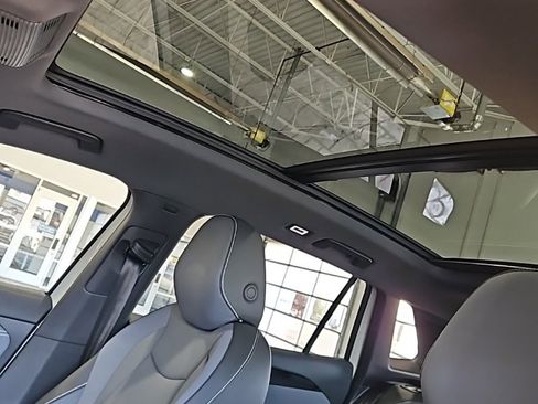 New 2026 Volkswagen Tiguan SE R-Line image 29