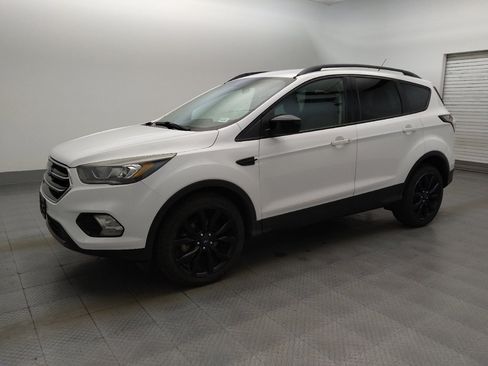Used 2018 Ford Escape SE w/ SE Sport Appearance Package FWD image 2