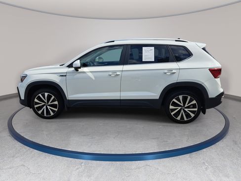 Used 2022 Volkswagen Taos SE FWD image 8