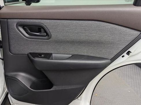 Used 2023 Nissan Rogue S image 22