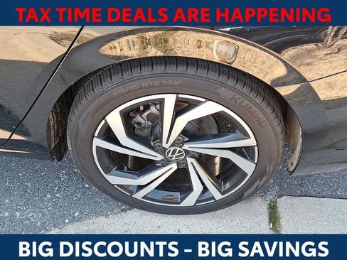 Used 2025 Volkswagen Jetta SEL image 9