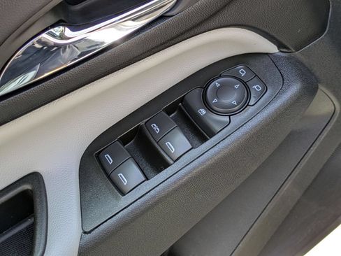 Used 2023 Chevrolet Equinox LS w/ LS Convenience Package FWD image 11