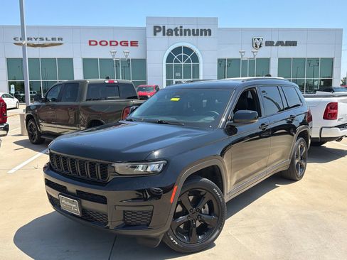 Used 2023 Jeep Grand Cherokee L Laredo RWD image 1