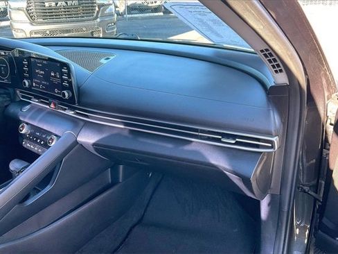 Used 2021 Hyundai Elantra SEL w/ Convenience Package image 16