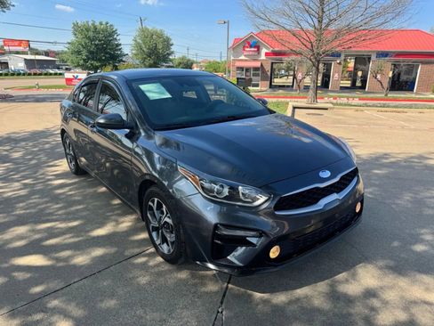 Used 2019 Kia Forte LXS FWD image 2