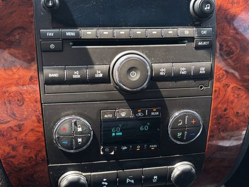 Used 2014 Chevrolet Tahoe LT w/ Luxury Package AWD/4WD image 26