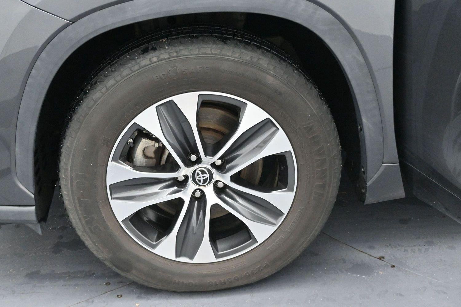 Used 2022 Toyota Highlander XLE FWD image 42