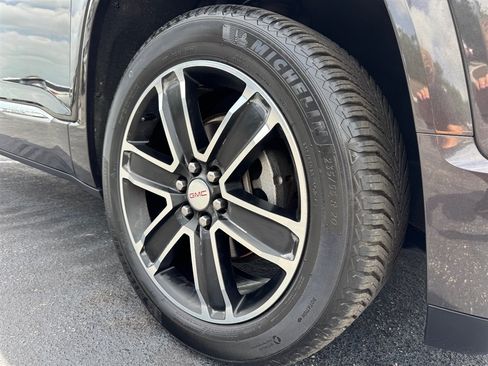 Used 2017 GMC Acadia Denali w/ Technology Package FWD image 9