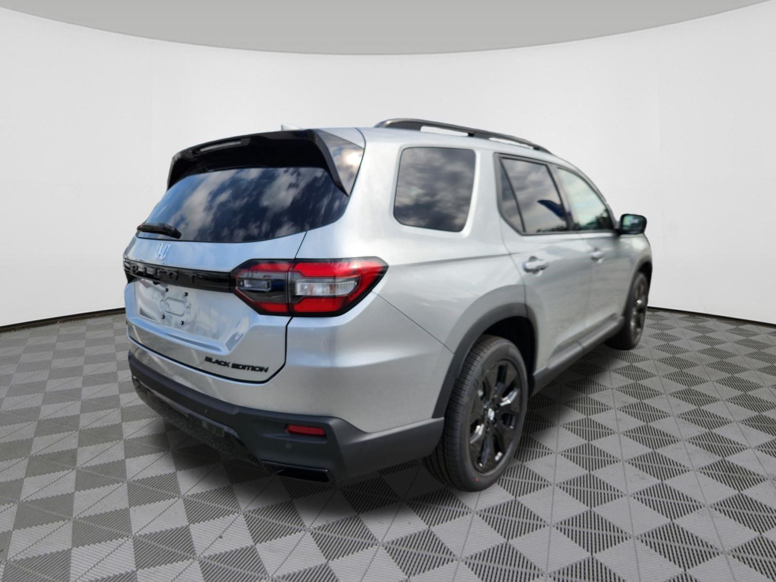 New 2026 Honda Pilot Black Edition image 4