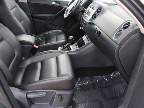 Used 2013 Volkswagen Tiguan SE image 6