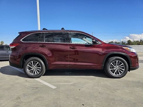 Used 2018 Toyota Highlander XLE image 8