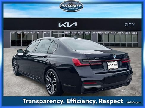 Used 2022 BMW 740i xDrive w/ M Sport Package AWD/4WD image 5