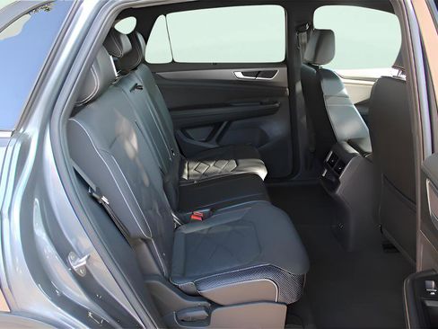 Used 2024 Volkswagen Atlas Cross Sport SE FWD image 16