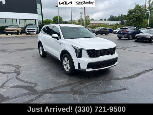 Certified 2026 Kia Sorento LX FWD image 3