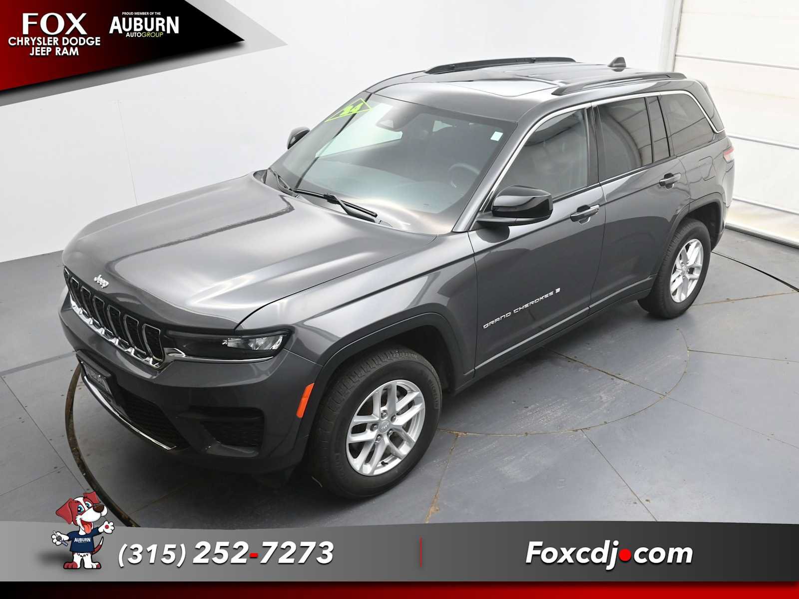 Used 2024 Jeep Grand Cherokee Laredo X w/ Luxury Tech Group I AWD/4WD image 30
