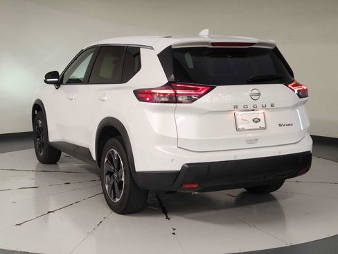Used 2024 Nissan Rogue SV AWD/4WD image 6