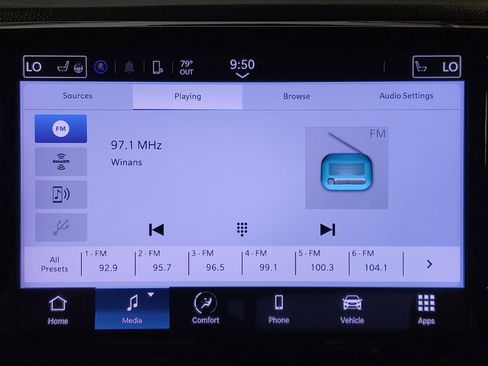 Used 2023 Chrysler Pacifica Touring-L FWD image 25