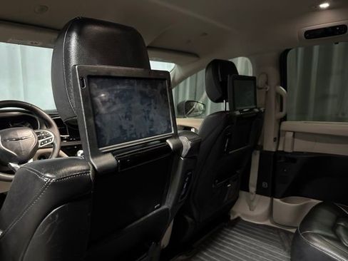 Used 2022 Chrysler Pacifica Touring-L w/ Uconnect Theater Family Group AWD/4WD image 28