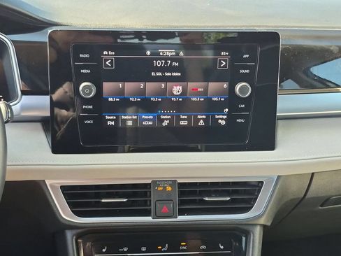Used 2025 Volkswagen Taos SE AWD/4WD image 19