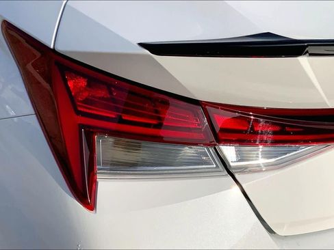 Certified 2025 Hyundai Elantra SEL image 28