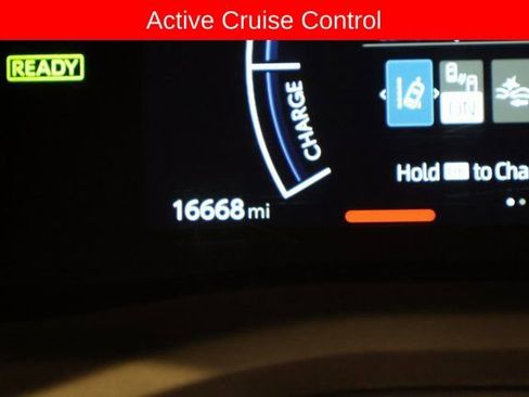 Used 2025 Toyota Camry SE image 18