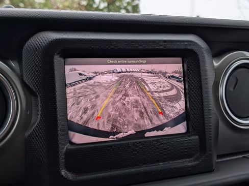 Used 2021 Jeep Wrangler Unlimited Sahara image 19