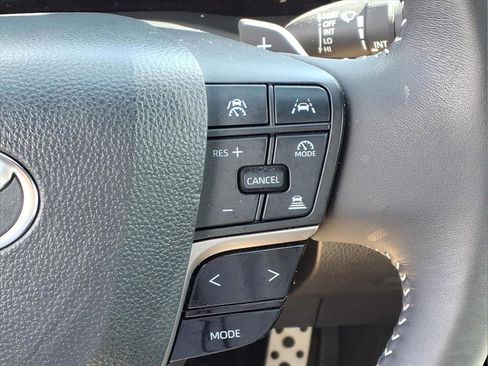 Used 2025 Toyota Camry SE w/ Convenience Package image 28