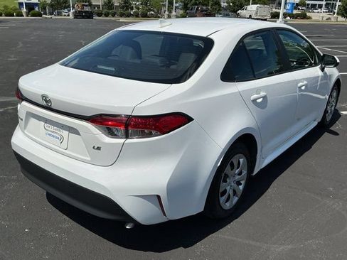 Used 2025 Toyota Corolla LE FWD image 4