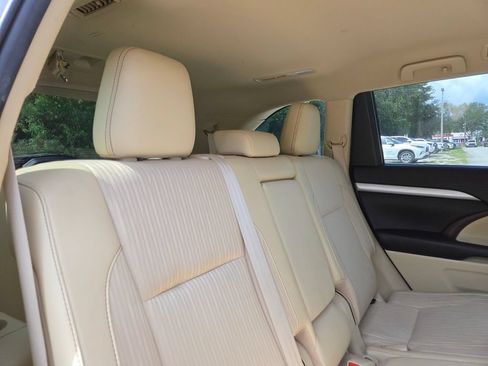 Certified 2019 Toyota Highlander Plus FWD image 18