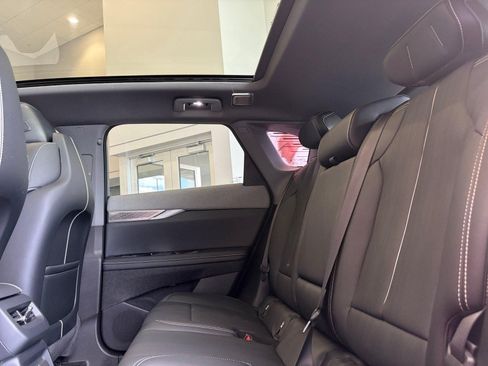 Used 2025 Cadillac Optiq Sport 2 AWD/4WD image 31
