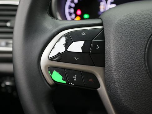 Used 2019 Jeep Grand Cherokee Laredo RWD image 26