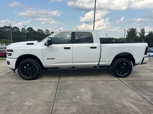 Used 2025 RAM 2500 4x4 Crew Cab image 4