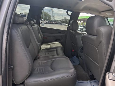 Used 2006 Chevrolet Suburban LT w/ Preferred Equipment Group AWD/4WD image 16