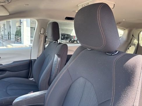 Used 2017 Chrysler Pacifica Touring w/ Tire & Wheel Group image 14