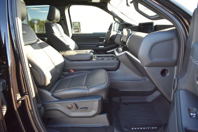 Used 2025 Ford Expedition Platinum w/ Stealth Performance Package AWD/4WD image 56