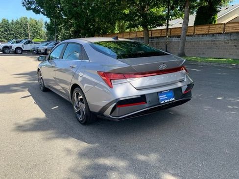 Certified 2024 Hyundai Elantra Limited FWD image 3