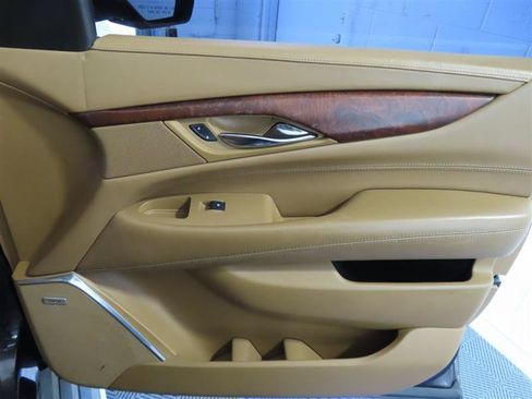 Used 2016 Cadillac Escalade Platinum AWD/4WD image 37