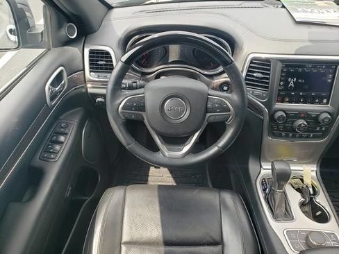 Used 2018 Jeep Grand Cherokee Overland AWD/4WD image 16