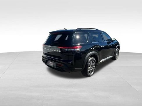 Used 2025 Nissan Pathfinder SV image 8
