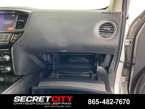 Used 2018 Nissan Pathfinder SV FWD image 26